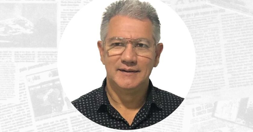 STF amarra cachorro com linguiça. Por Valmoci de Souza