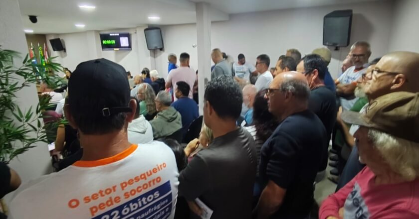 Classe pesqueira lota a câmara em Passo de Torres