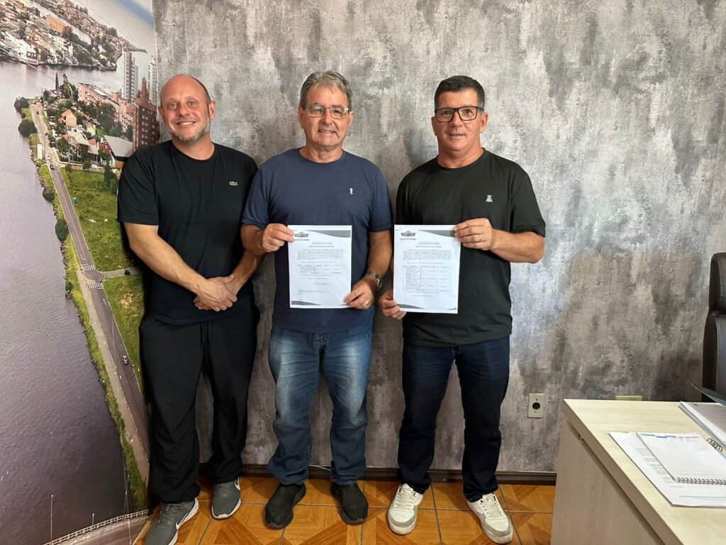 Passo de Torres assina ordens de serviço para pavimentação de ruas e revitalização de passeios públicos