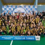 Passo de Torres realiza entrega de uniformes e materiais do Projeto Anjos do Futsal