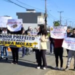 Moradores em manifestação na Interpraias em Passo de Torres