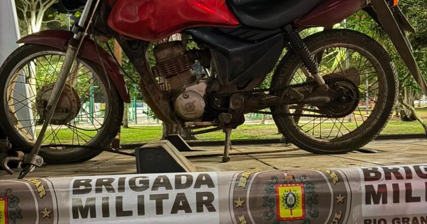 VEÍCULO EM SITUAÇÃO DE FURTO/ROUBO É RECUPERADO EM MAMPITUBA