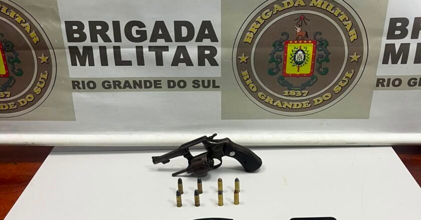 FORÇA TÁTICA PRENDE HOMEM POR POSSE IRREGULAR DE ARMA DE FOGO EM TORRES