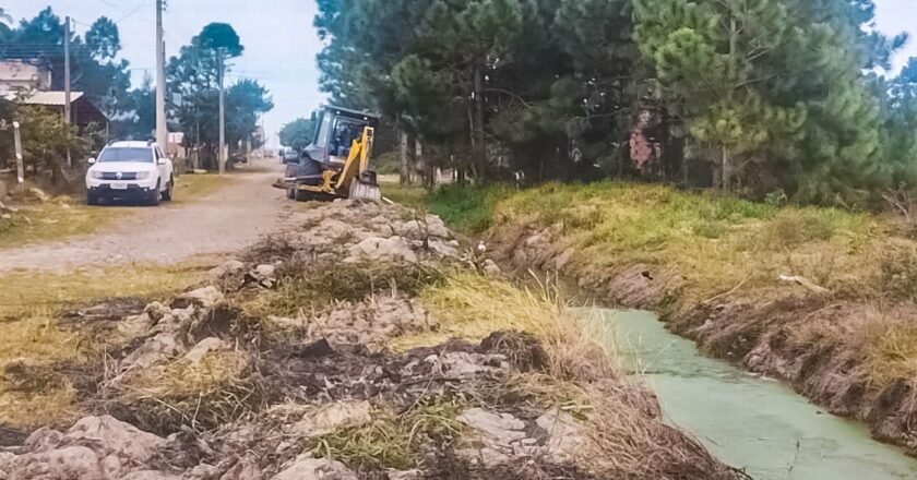 Passo de Torres intensifica limpeza de canais e sistemas de drenagem para prevenir alagamentos