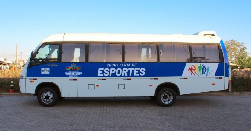 Secretaria de Esportes de Passo de Torres recebe ônibus para transporte de atletas e estudantes