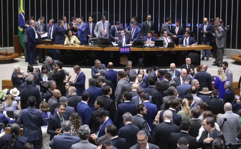 Comissão especial aprova aumento de repasses para municípios e criação de fundos para Sul e Sudeste