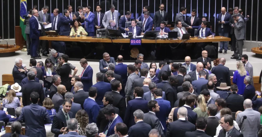 Comissão especial aprova aumento de repasses para municípios e criação de fundos para Sul e Sudeste
