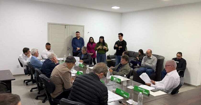 Assembleia de prefeitos da AMESC debate fortalecimento da cultura regional