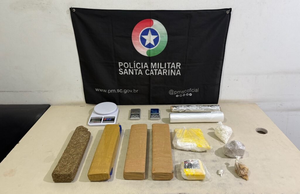 PM de Passo de Torres descobre mais uma “boca de tráfico”